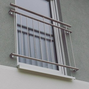 Geländer für bodentiefes Fenster